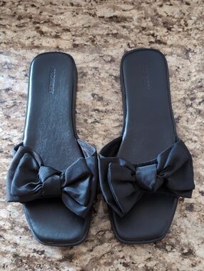 Old Navy Black Bow Slide Sandals